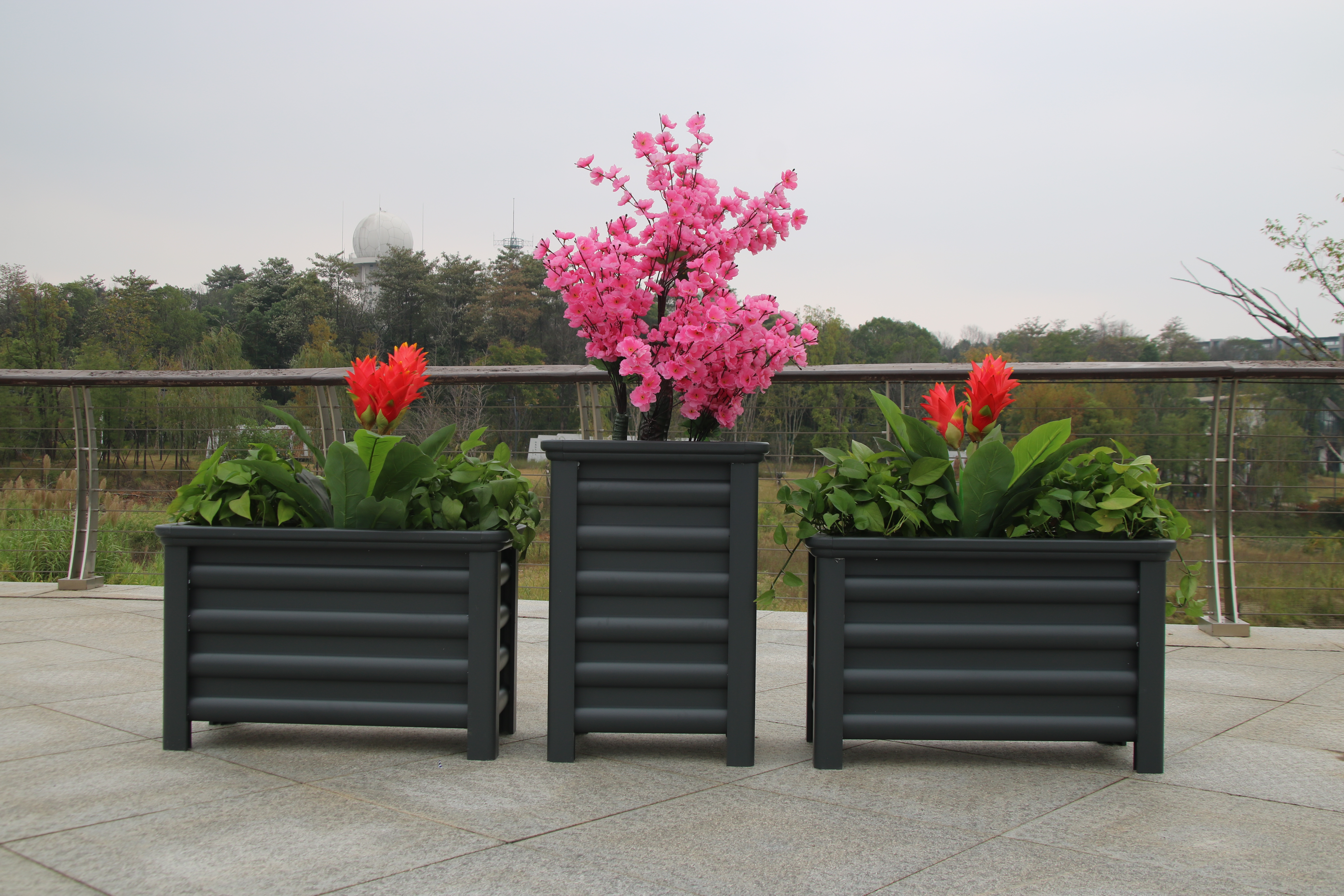 Penanam aloi aluminium